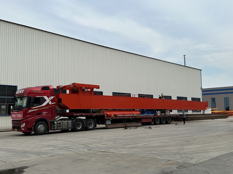 重慶某公司采購我公司一臺新式雙梁通用橋式起重機。