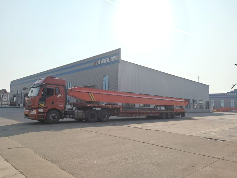 兩臺10噸跨度22.5米的電動單梁起重機(jī)，發(fā)往湖北黃岡