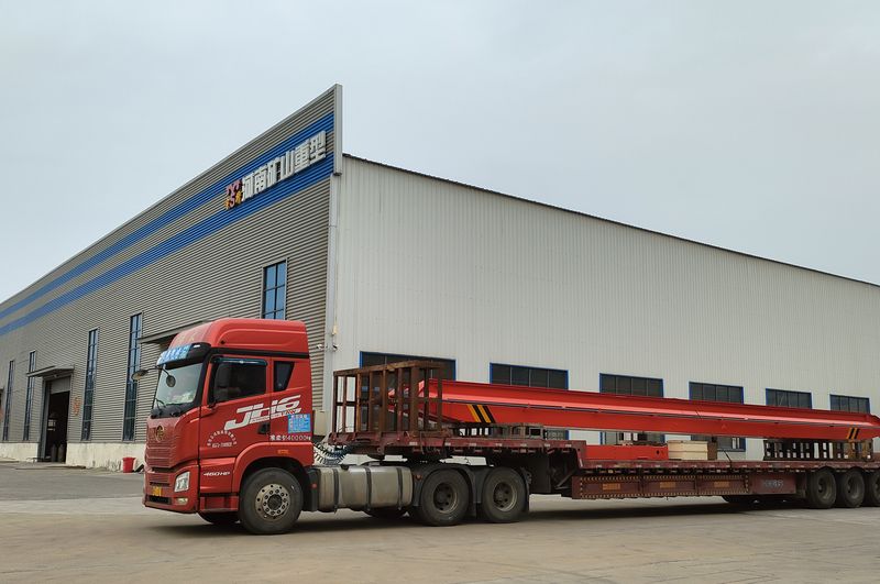 電動單梁起重機3臺 LD5t—16.8m LD3t—16.5m /2臺 制作完成，發(fā)往江西南昌交付客戶使用。